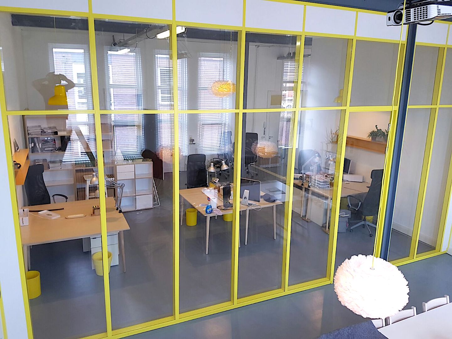 gestapelde elementen geel